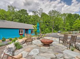 First-Floor Asheville Apartment with Fire Pit!, lejlighed i Asheville