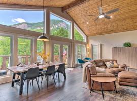 Unique Chimney Rock Home with Breathtaking View, hôtel avec parking à Lake Lure