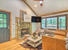 Boone Hideaway with Deck, Grill and Forest Views!, hótel í Boone