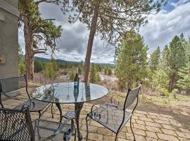 Private McCall Apartment with Mountain View!, hotel in Donnelly