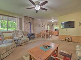 Rustic Wooded Retreat with Fire Pit, Near Trails!, מלון בMio