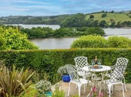 Curlew Cottage - Character Cottage with Superb River Views