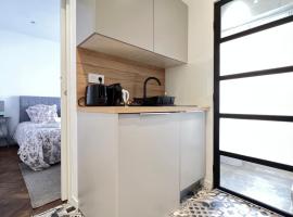 LOENA CANNES CENTRE - Appartement rénové 2 pièces - 4 personnes - proche croisette palais festival plage - internet gratuit - climatisation - non fumeur, отель в Каннах, рядом находится Villa Domergue