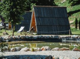 Glamping alp hut in camping Garden Park, hotel v Radovljici