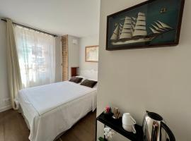 Les Petits Volets 2, bed and breakfast en Antibes