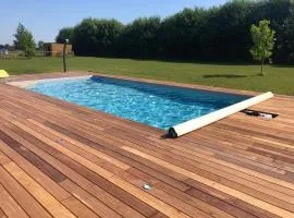 Logement neuf avec jardin privé 4 couchages et Jacuzzi Piscine en option