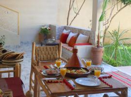 villa saada, ξενοδοχείο με πισίνα στο Μαρακές