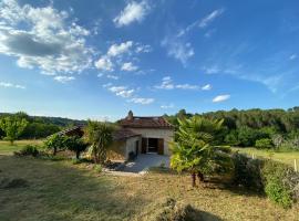 Maison en pierre à la campagne en Périgord Dordogne, rumah percutian di Saint-Germain-du-Salembre