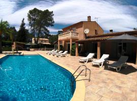 Grande Villa 4 étoiles 20pax entre Cannes and Saint Tropez, Hotel in Puget-sur Argens