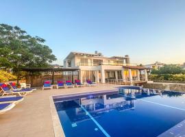 Ocean View family villa, sleeps 2-10, private pool, Wifi, Internet Tv Acs, וילה בSaint Amvrosios