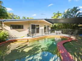 Wait-a-While - Family Getaway with Heated Pool, holiday home in Clifton Beach