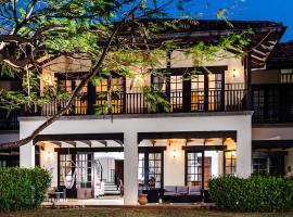 Dream House in prestigious Hacienda Pinilla, cabaña o casa de campo en Tamarindo
