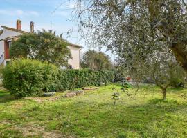 Gorgeous Apartment In Magliano In Toscana With Wifi: Magliano in Toscana şehrinde bir daire