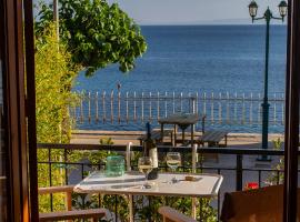 Notos Sea Front Apartment, beach rental in Glossa