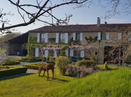 Maison familiale de charme, hotel med parkering i Chalabre