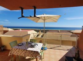 Mariline - sea, beach and lighthouse view, terrace, Wi-Fi, hotel que aceita pets em Morro del Jable