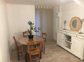 Logement indépendant Piscine et Jardin – apartament w mieście Creuzier-le-Vieux