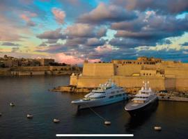 Eclectic Apartment with Incredible Harbour views, hotel di Senglea