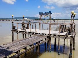 โฮมสเตย์เรือนเจ้าจอม โรงแรมในBan Bo Hin