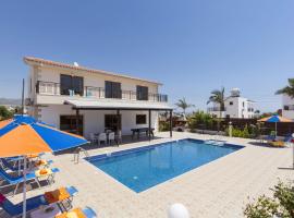 Villa Angela Coral by Villa Plus, hotell med pool i Pegeia