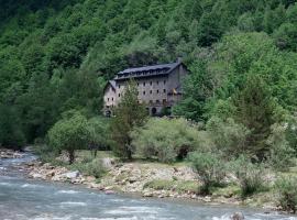 Parador de Bielsa: Espierba, Gavarnie Şelalesi yakınında bir otel