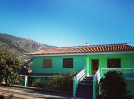 Sea and Mountain View Apartment, cheap hotel in Los Llanos de Aridane