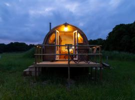 Beautiful 1 bed Glamping pod in Battle, hotel v mestu Battle