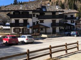 AMPIO MONOLOCALE IN CENTRO CHAMPOLUC, Hotel in Champoluc