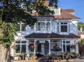 Alexander Lodge Guest House, budget hotel in Bournemouth