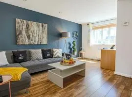 Charming House - Sleeps up to 6 - Free Parking, Fast Wifi with Smart TV with Netflix by Yoko Property