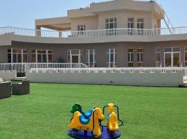 Ocean Chalet, hotell med pool i Salalah