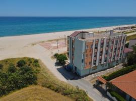 Hotel Rivabella, hotel v destinaci Davoli