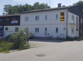 JOHN’S MOTEL APPARTEMENTHAUS, hotelli kohteessa Attnang-Puchheim lähellä maamerkkiä Attnang-Puchheimin rautatieasema