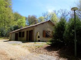 Les gîtes de la Planette - gîte 5, hotel em Saint-Amans-Valtoret