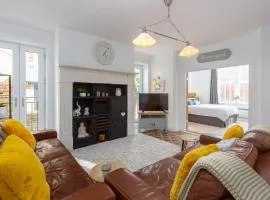 Charles Alexander Short Stay - Clifton Drive Beach Retreat