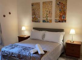 Intero appartamento 3 letti con garage gratuito: Livorno şehrinde bir otel