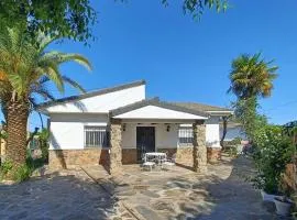Chalet independiente con amplio jardín y barbacoa AT - CC-00678