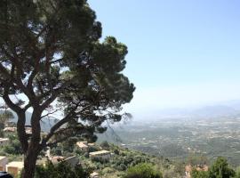 Montecolcau Panoramic view, hotel en Baunei