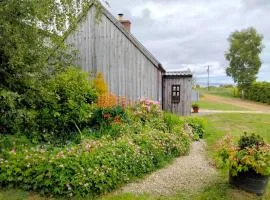 Small cosy bothy