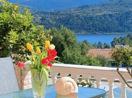 Blue Lagoon Luxury Apartment G2, luxury hotel in Argostoli