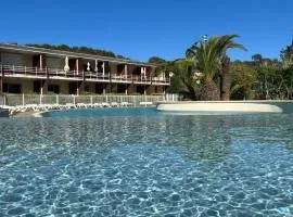 Les terrasses du Liouquet T2, piscine , parking , mer à 150 m