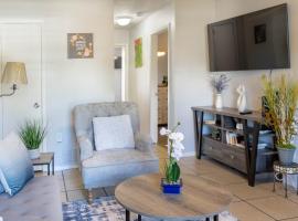 Congeniality and Comfort. All the essentials with class, 2 nights? 2 weeks? Stay, relax, work, or go out for fun., hotel in Arlington