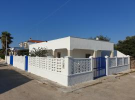 Villetta Azzurra, holiday home in Torre Lapillo