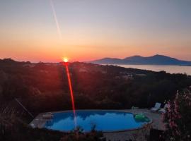 F4 à Porticcio avec piscine et vue sur mer, appartement à Porticcio