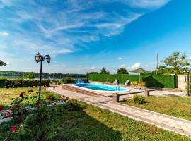 Villa Wisteria，位于斯梅代雷沃的酒店