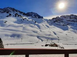 La Mongie, Studio pieds des pistes, parking intérieur privé, hotel perto de Béarnais, La Mongie