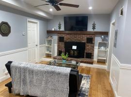 Cozy Cottage with Fireplace, apartamento em Newburgh