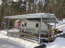 Glamping property, hotel with parking in Panorama Heights