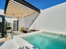 Caribbean Boutique Penthouse with Own Plunge Pool Dreamy Rooftop Terrace Fully-Equipped Tulum, apartamento en Tulum