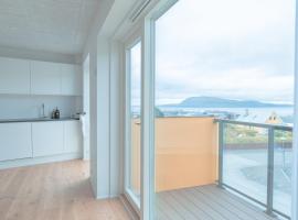 New / Stunning Sea View / Light / 3 BR, lejlighed i Thorshavn